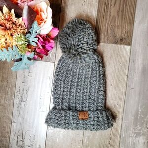 C.C. Beanie Chunky Knit Yarn Pom HAT2085 Indigo NWOT